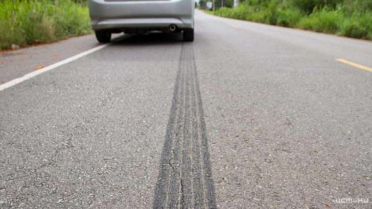 Лежал в крови на обочине: на жителя Болхова напали с ножом в собственном авто