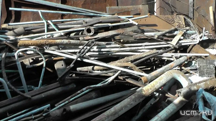 В Корсаковском районе поймали парней, которые крали с ферм металлолом