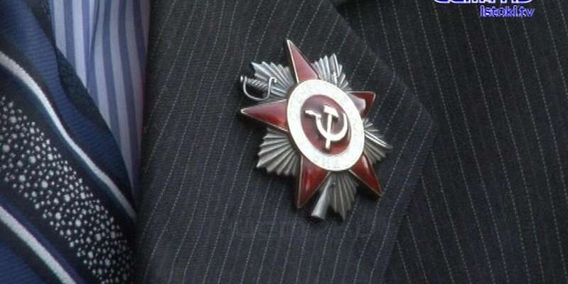 Грамота и сто пятьдесят «фронтовых»: как депутаты поздравили орловских ветеранов