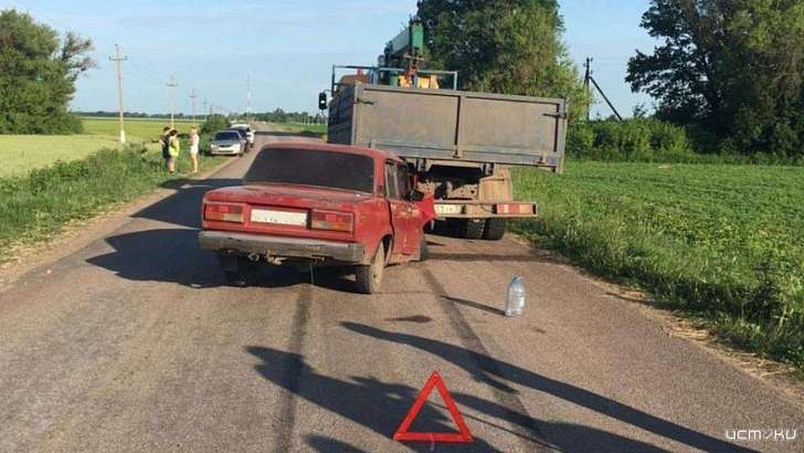 На Орловщине 18-летняя девушка пострадала в ДТП с КамАЗом