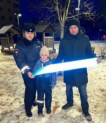 В Орле сотрудники УМВД рассказали малышам о светоотражающих элементах