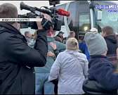 "Храни вас Господь". В четверг в учебную часть отправился еще один автобус с мобилизованными из Орловской области. Провожали ребят родственники, друзь...