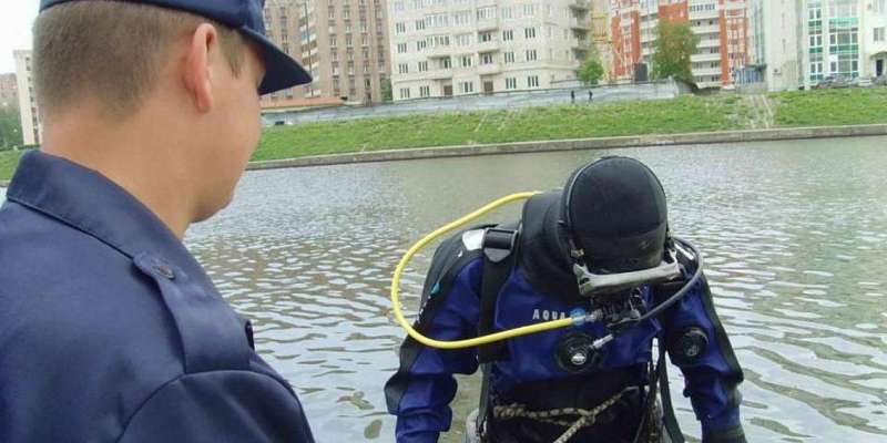 Орловские водолазы отмечают профессиональный праздник