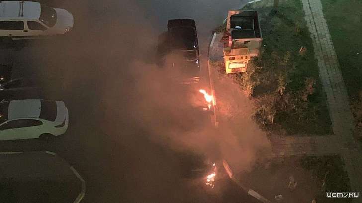 В Орле на бульваре Молодежи сгорела машина