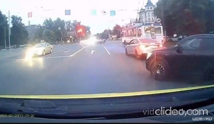 "Скорая" с тяжелобольным пациентом чудом избежала ДТП в Орле! 