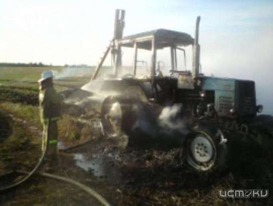 В Залегощенском районе сгорел трактор