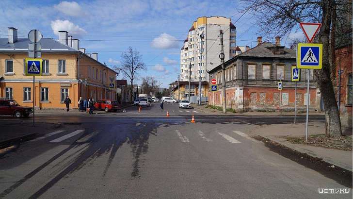 В Орле 77-летний водитель стал виновником аварии В Орле 77-летний водитель стал виновником аварии