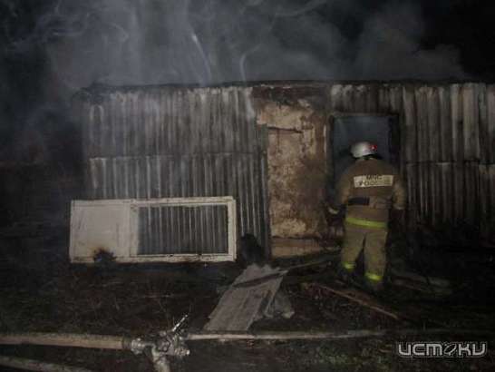 В Глазуновском районе сгорел дом: на пепелище нашли тела двух погибших 