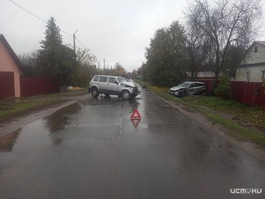 Два человека пострадали в аварии на встречке под Орлом
