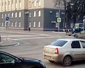 Видео: под окнами орловского правительства чистят несуществующий снег Видео: под окнами орловского правительства чистят несуществующий снег