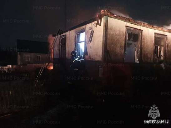 В Глазуновском районе заживо в доме сгорели две женщины и мужчина