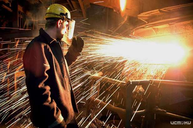 Орловский производитель драгметаллов требует почти 190 млн рублей с известного в отрасли управленца