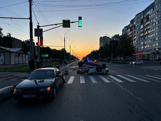 В Орле произошло ДТП с переворотом