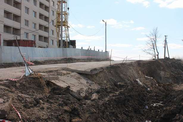 На ул. Бурова дорога не нужна. Так считают в мэрии