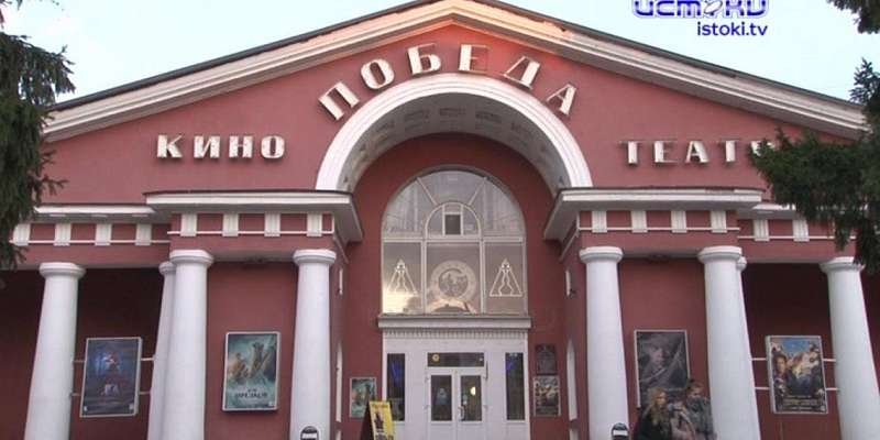 Чем порадовать любимую в Международный женский день? Пригласите ее в кино!