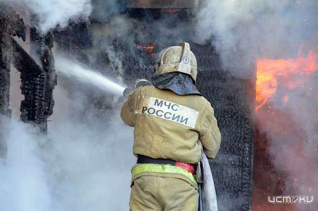 В Орле на ул. Приборостроительная горит квартира