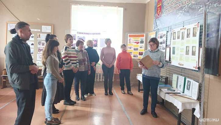 В Новосильском районном краеведческом музее проходит выставка «В мир знаний вы открываете путь»