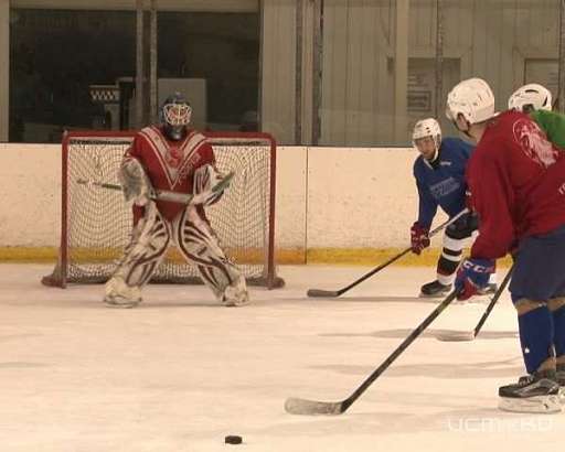 У орловских хоккеистов начинаются решающие матчи