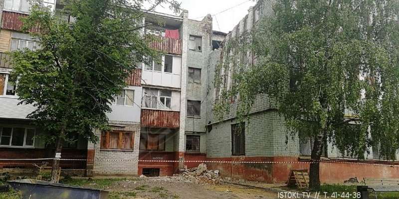Фоторепортаж: в Орле обрушилась часть общежития на Наугорском шоссе