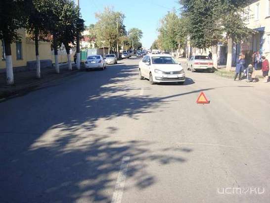 В Ливнах девочка перебегала дорогу в неположенном месте и угодила под колеса авто