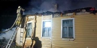 В Кромском районе загорелись два дома