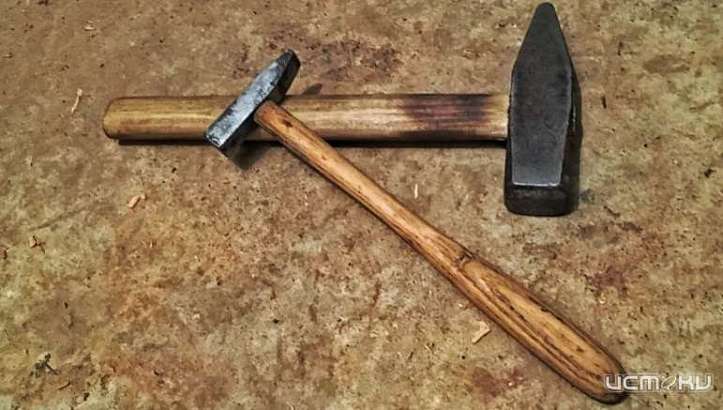 Молотком и топором: на Орловщине женщина чудом осталась жива после избиения