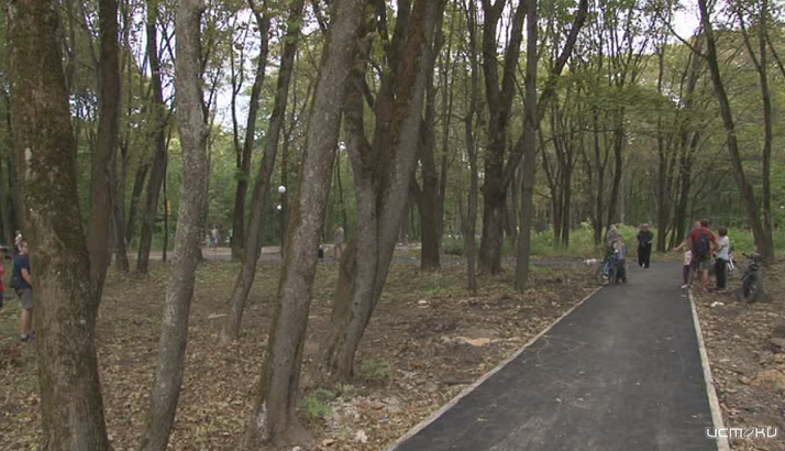 Депутат озвучил мэру Парахину просьбу навести порядок в парке Ботаника. Он опять зарос Депутат озвучил мэру Парахину просьбу навести порядок в парке Ботаника. Он опять зарос