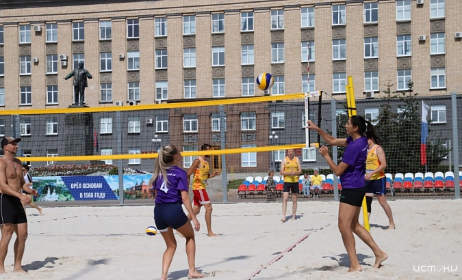 В Орле сегодня стартовал турнир Черноземья по парковому волейболу