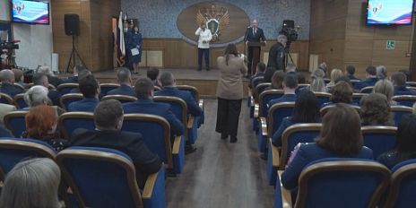 Сегодня в стране отмечается день работника прокуратуры. По этому случаю в областной прокуратуре прошло праздничное мероприятие.