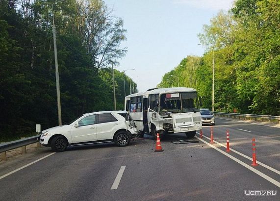 Под Орлом в массовом ДТП с автобусом пострадали два человека