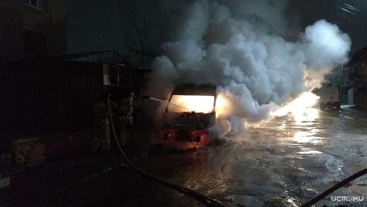 В Орле сгорел дотла микроавтобус