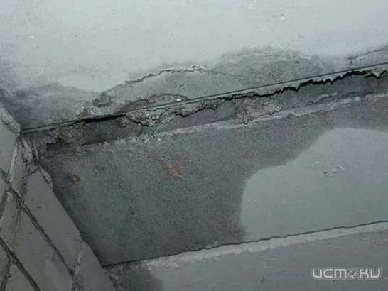 В Орле сотрудника УК оштрафовали на 25 тысяч рублей за протекающую крышу