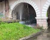 В Орле открылся незапланированный фонтан