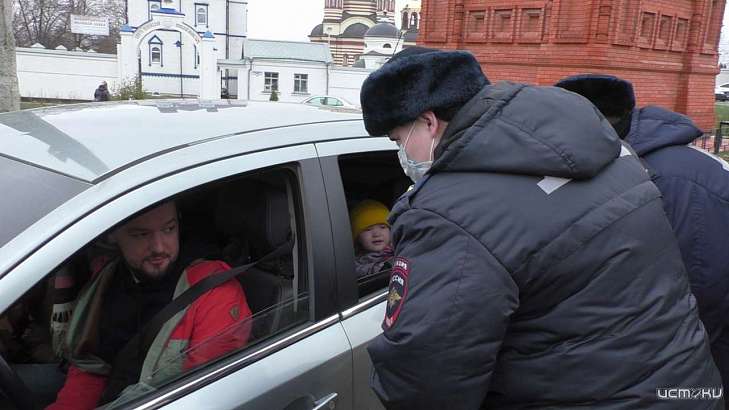 В Орловской области водителей, которые перевозили детей в авто с нарушениями, наказали