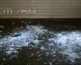 Видео: на автовокзале в Орле люди едва не пострадали при обрушении глыбы льда