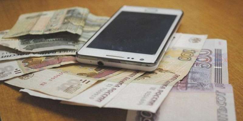 Орловская пенсионерка перевела мошенникам деньги сразу на четыре счета