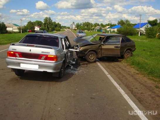 Две «Лады» не поделили дорогу в Орловской области