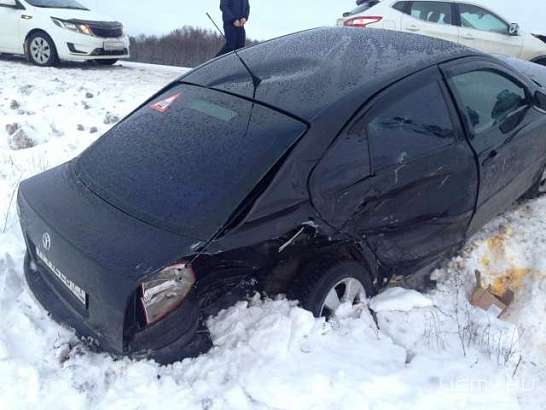 Под Орлом водитель потерял управление, из-за чего столкнулись две иномарки