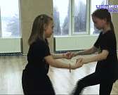 Танцы давно перестали быть уделом только девчонок. Современная хореография богата на стили. Мы отправились в орловскую студию, где учат красиво двигат...