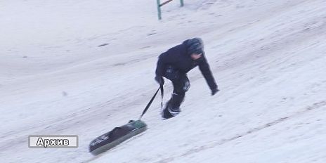 Ледяная горка может быть опасной! Госавтоинспекция провела проверки зимних горок у дорог