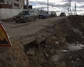 Земля уходит из-под ног! На улице Бурова обвалилась часть дороги