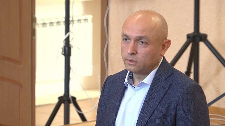 Мэр Юрий Парахин поздравил орловчанок с праздником Мэр Юрий Парахин поздравил орловчанок с праздником