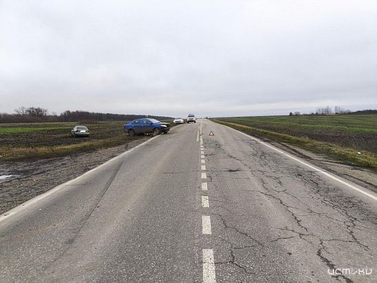 На трассе под Орлом в столкновении двух иномарок пострадали оба водителя