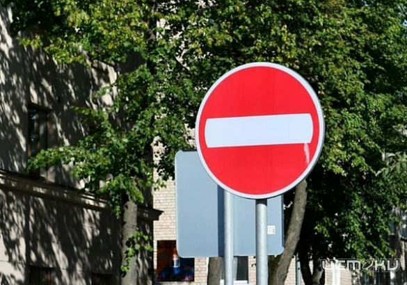 В Орле по съезду с Карачевского шоссе на улицу Васильевскую закрыли движение