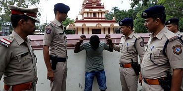 Полицейские Орла задержали подозреваемого в краже ювелирных украшений из храма