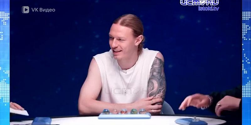 В сердце Орла на пешеходной дорожке облез асфальт и плитка. Экспресс - новости.