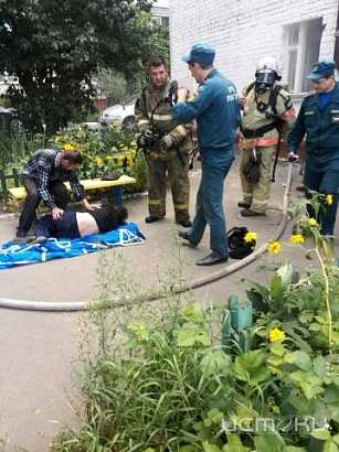 На ул. Русанова горела квартира. Фоторепортаж