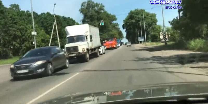 Видео: на въезде в Орел растянулась длинная пробка из-за ремонта дороги