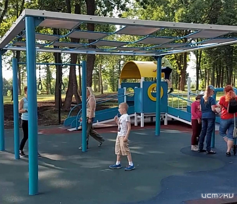 В Орле в парке Победы открылась детская инклюзивная площадка 