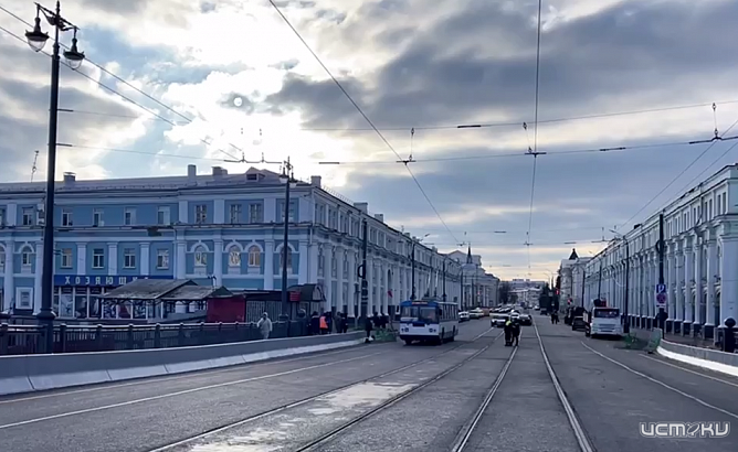 В Орле по Красному мосту проехал первый троллейбус. Правда, в тестовом режиме